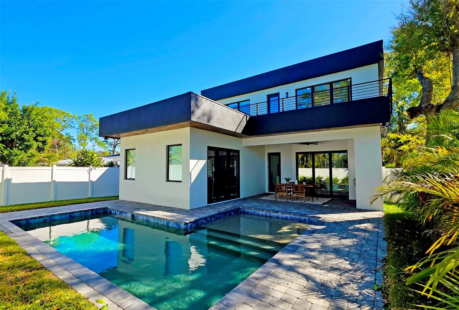 2475 Bay Street Sarasota FL 34237