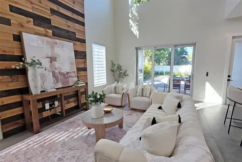 2475 Bay Street Sarasota FL 34237