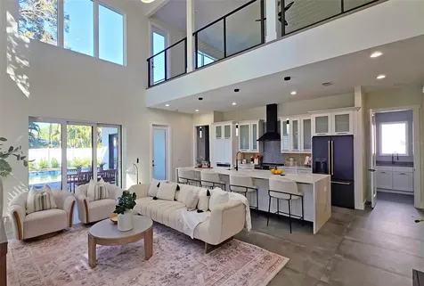 2475 Bay Street Sarasota FL 34237
