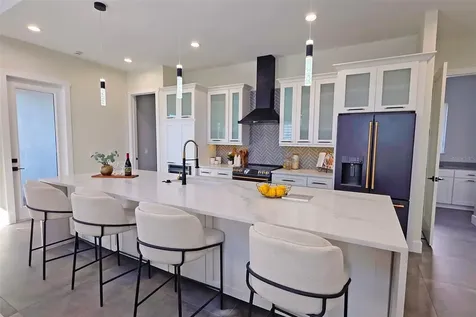 2475 Bay Street Sarasota FL 34237