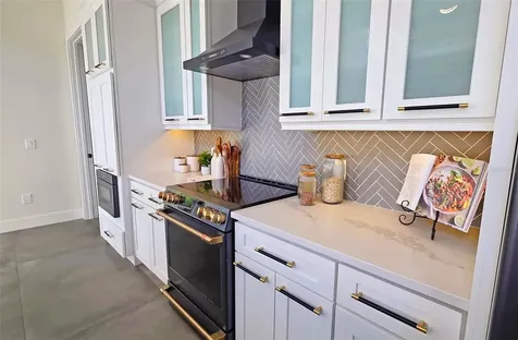 2475 Bay Street Sarasota FL 34237