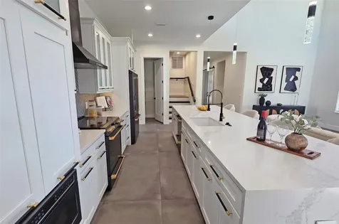 2475 Bay Street Sarasota FL 34237