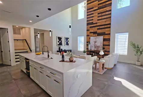 2475 Bay Street Sarasota FL 34237