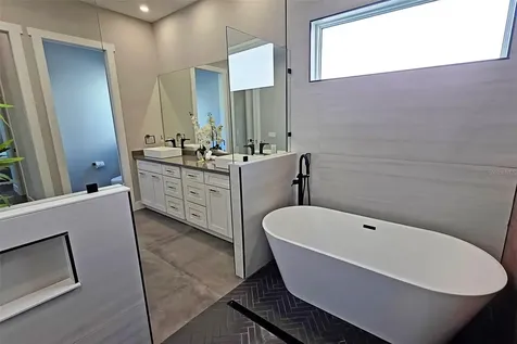 2475 Bay Street Sarasota FL 34237