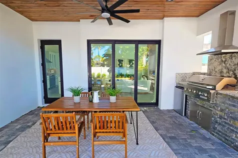 2475 Bay Street Sarasota FL 34237