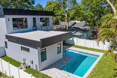 2475 Bay Street Sarasota FL 34237