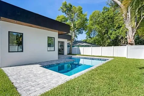 2475 Bay Street Sarasota FL 34237
