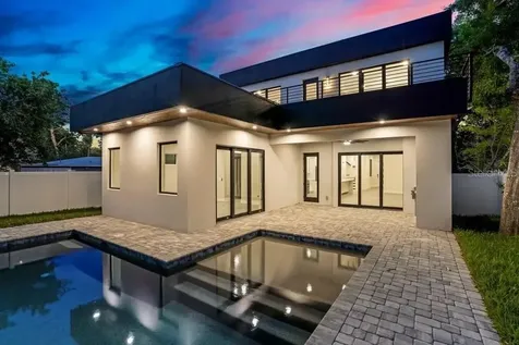 2475 Bay Street Sarasota FL 34237