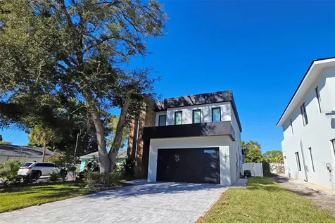 2475 Bay Street Sarasota FL 34237