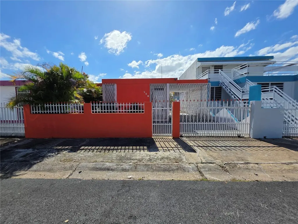 Diana St Se-8 Urb Levittown Lakes Toa Baja PR 00949
