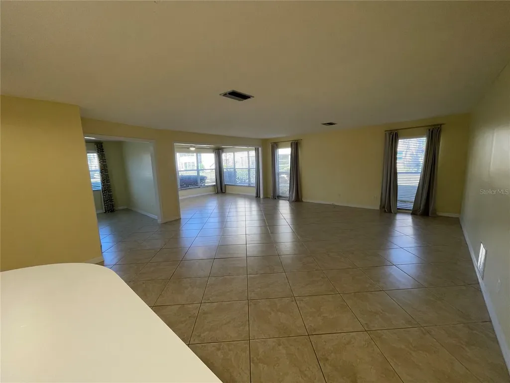 124 Dogwood Circle Seminole FL 33777