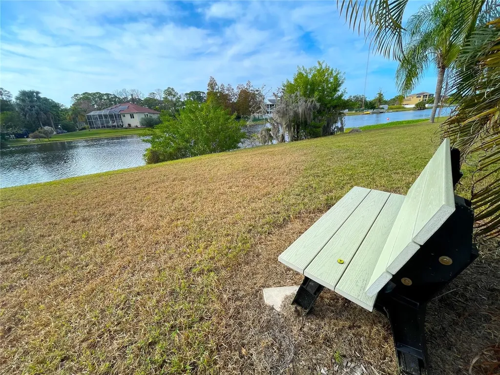 124 Dogwood Circle Seminole FL 33777