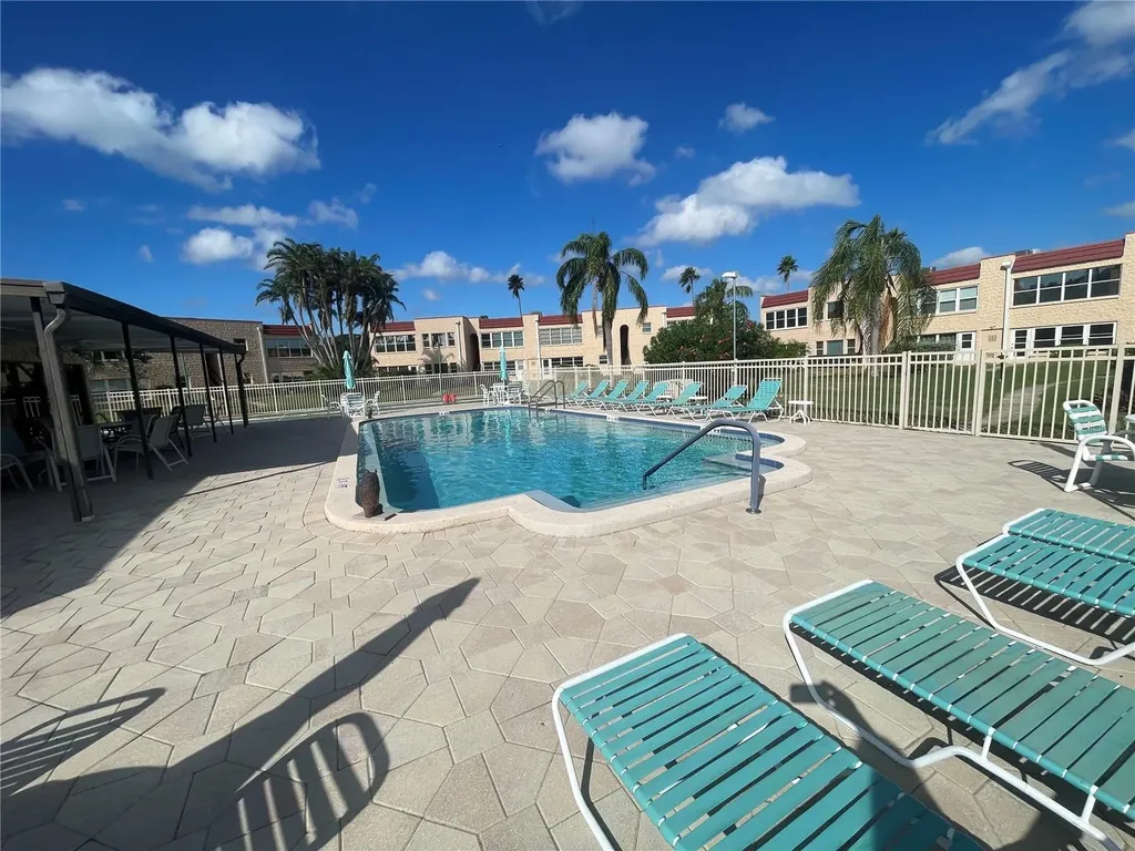 124 Dogwood Circle Seminole FL 33777