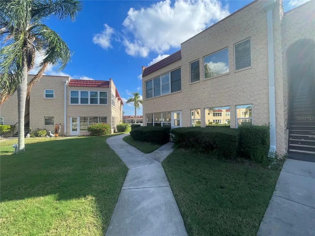 124 Dogwood Circle Seminole FL 33777