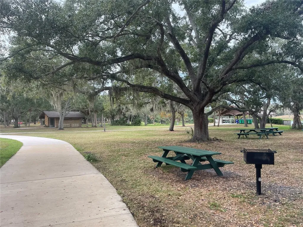 124 Dogwood Circle Seminole FL 33777