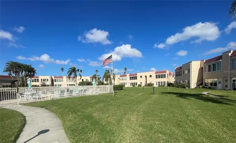 124 Dogwood Circle Seminole FL 33777