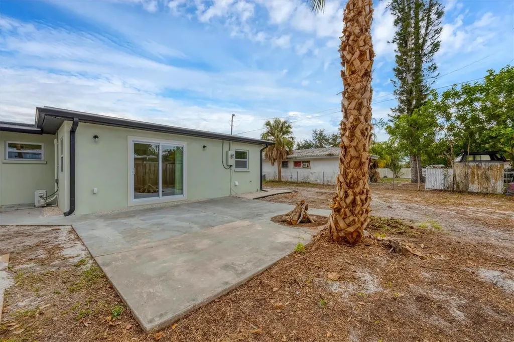 2711 Kilgore Place Sarasota FL 34235