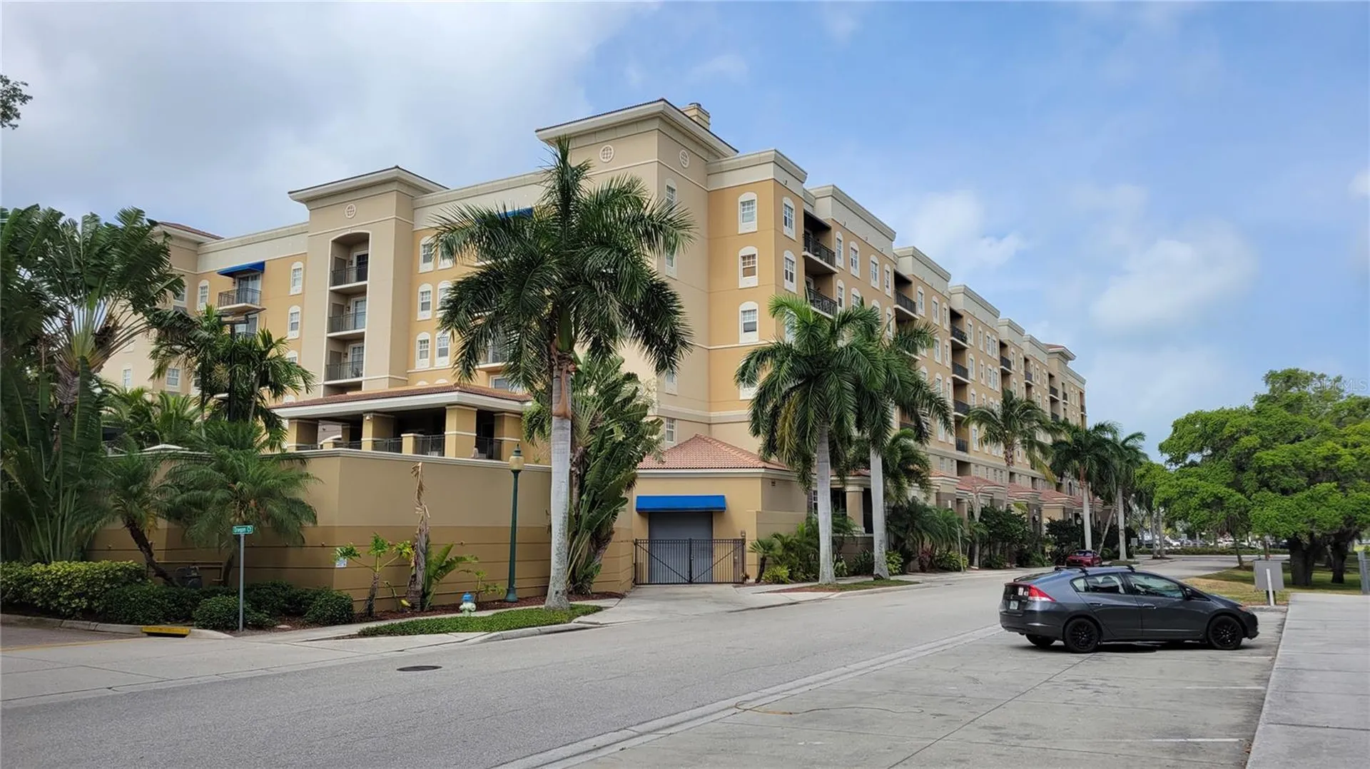 1064 N Tamiami Trail Sarasota FL 34236