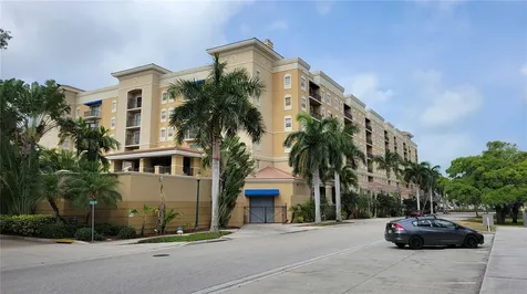 1064 N Tamiami Trail Sarasota FL 34236
