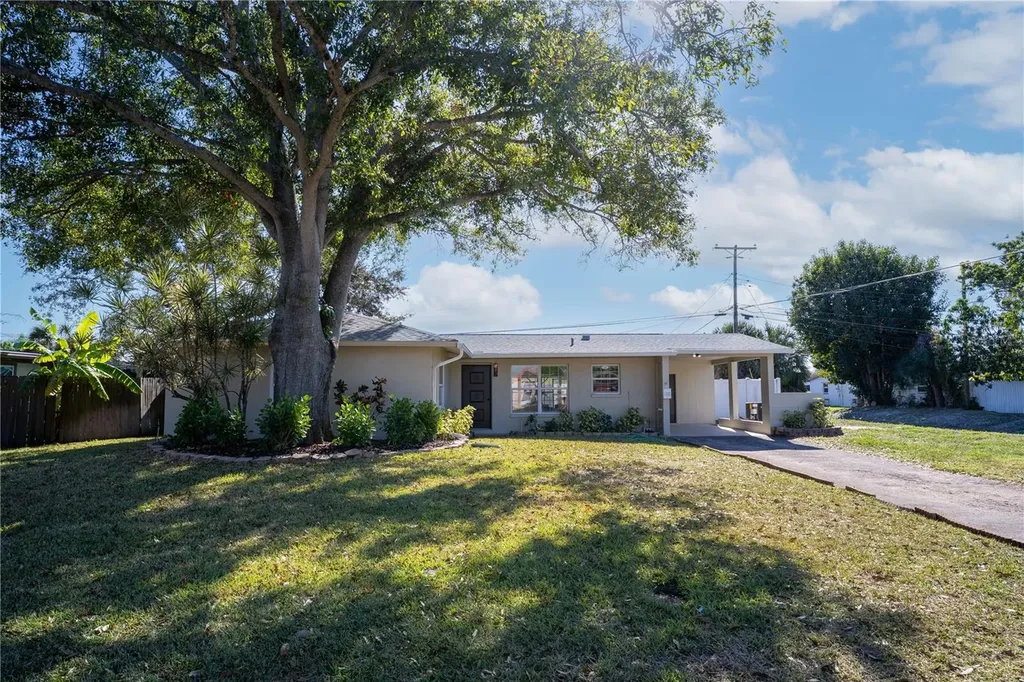 1132 76th Avenue N St Petersburg FL 33702