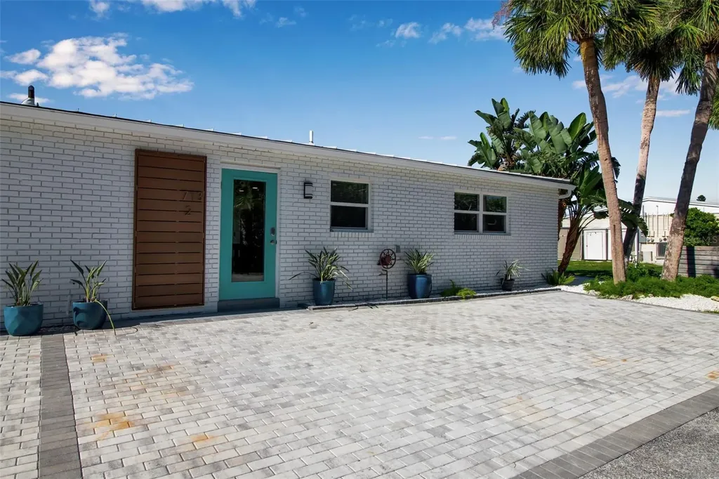 713 Saint Judes Drive S Longboat Key FL 34228
