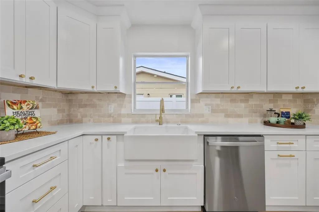 4311 Narvarez Way S St Petersburg FL 33712