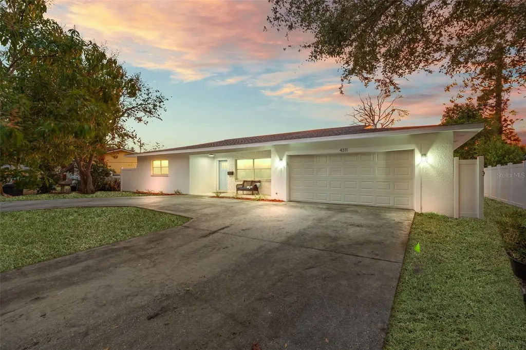 4311 Narvarez Way S St Petersburg FL 33712