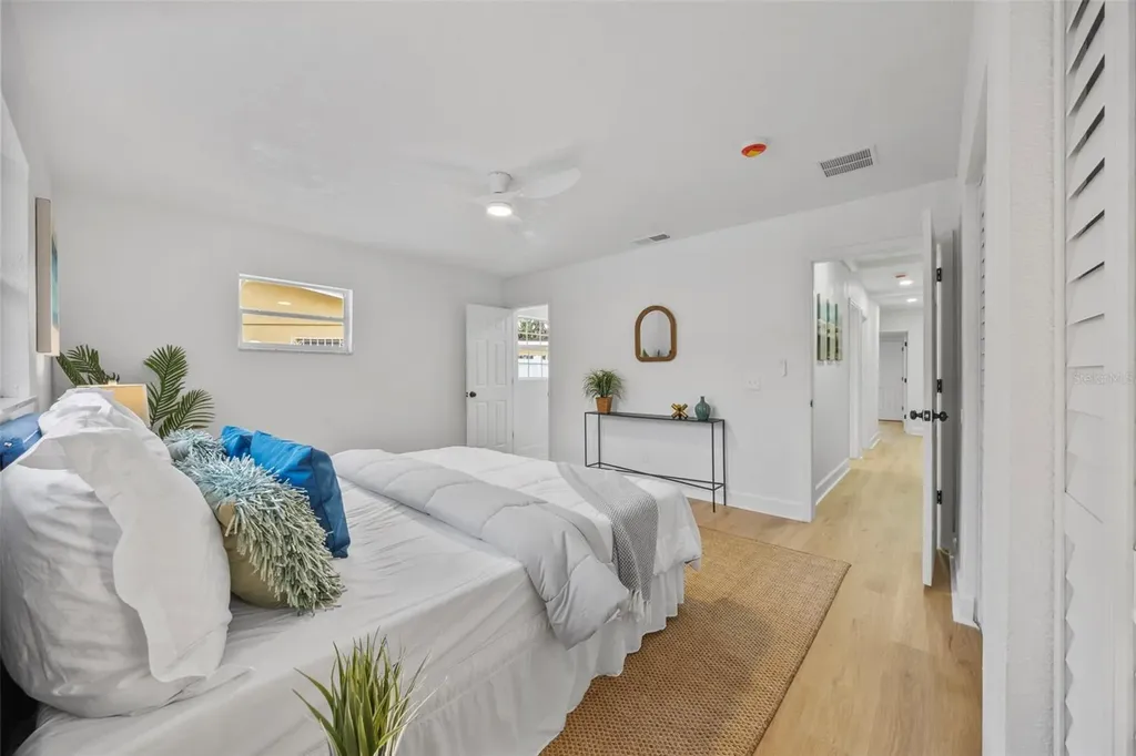 4311 Narvarez Way S St Petersburg FL 33712