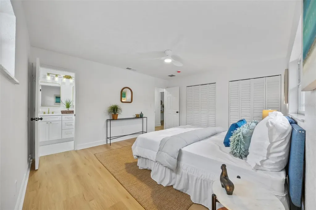 4311 Narvarez Way S St Petersburg FL 33712