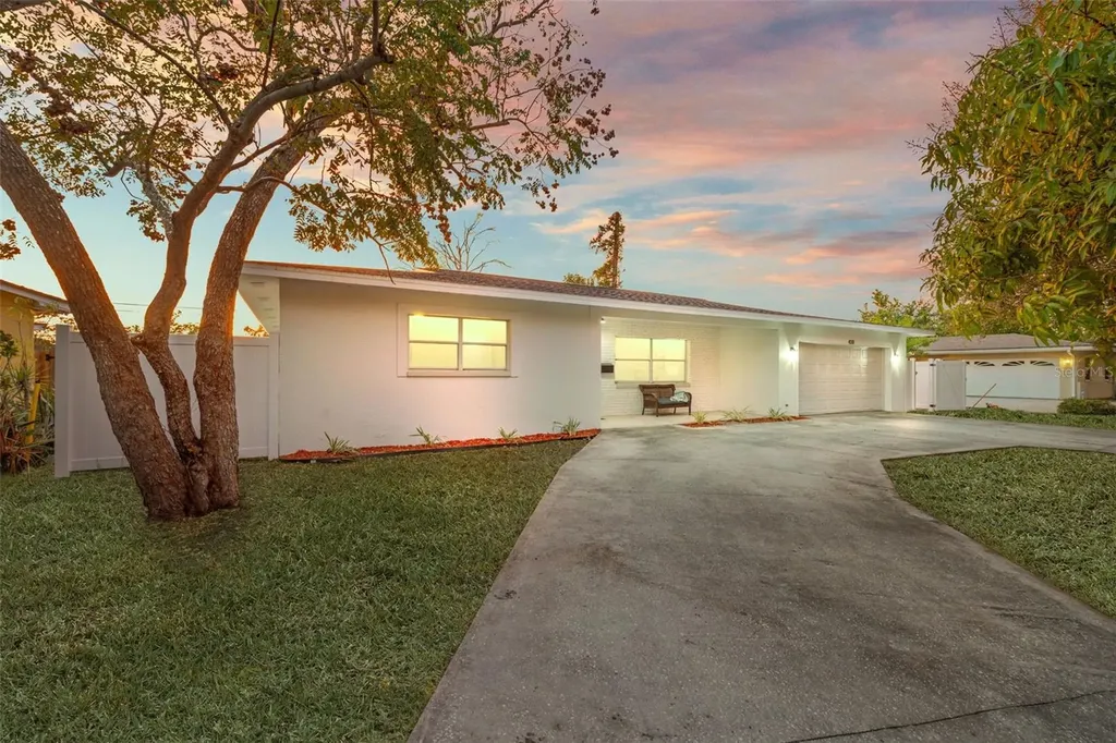 4311 Narvarez Way S St Petersburg FL 33712