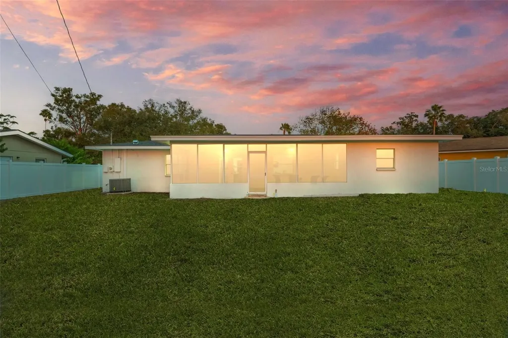 4311 Narvarez Way S St Petersburg FL 33712
