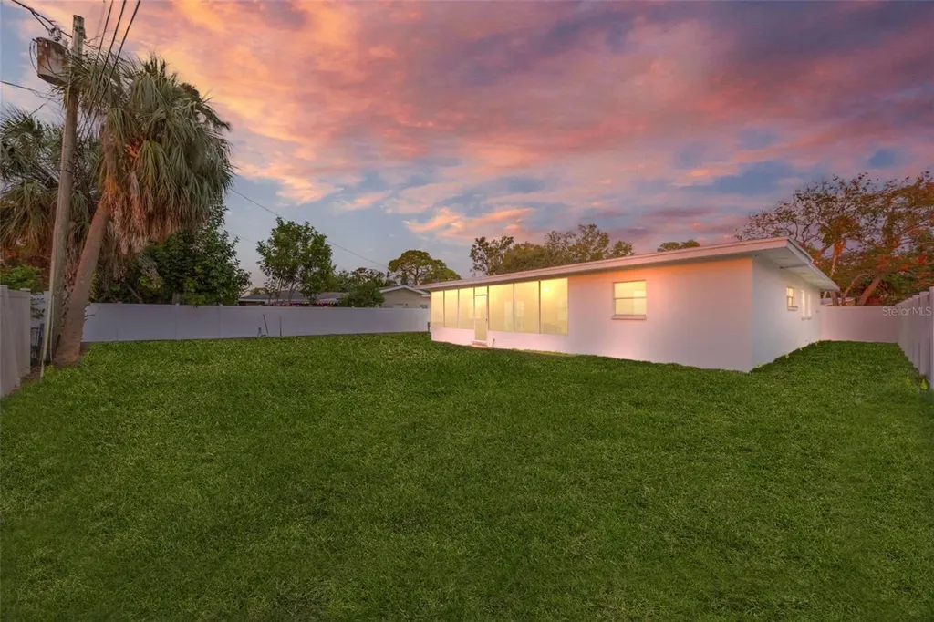 4311 Narvarez Way S St Petersburg FL 33712