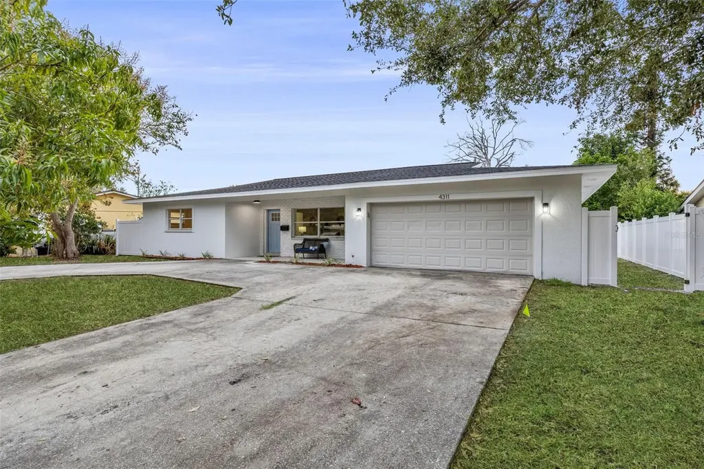 4311 Narvarez Way S St Petersburg FL 33712