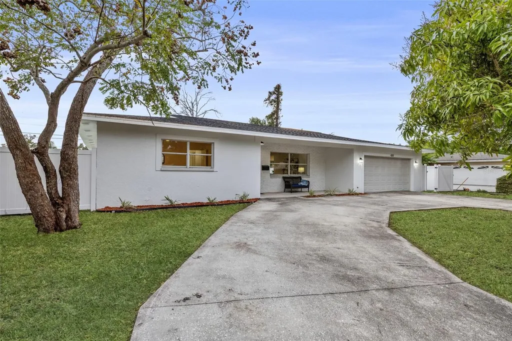 4311 Narvarez Way S St Petersburg FL 33712