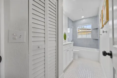 4311 Narvarez Way S St Petersburg FL 33712