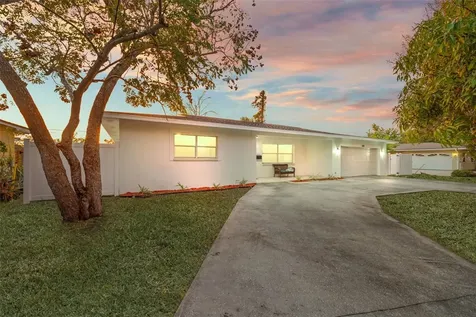4311 Narvarez Way S St Petersburg FL 33712