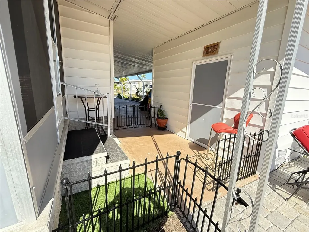 622 Mount Oak Avenue NE St Petersburg FL 33702