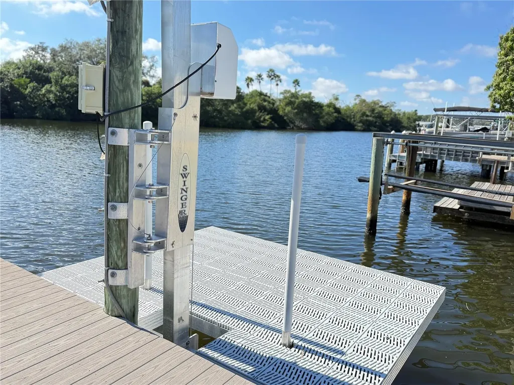 622 Mount Oak Avenue NE St Petersburg FL 33702