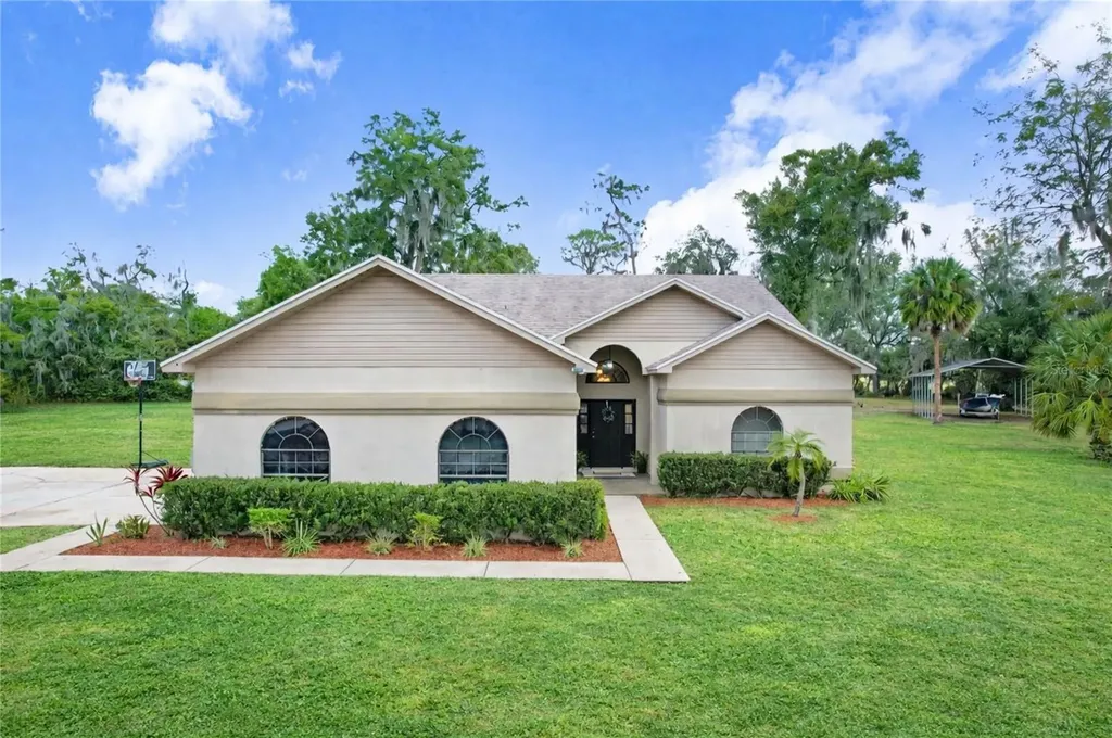 1402 Stephens Oak Court Plant City FL 33567