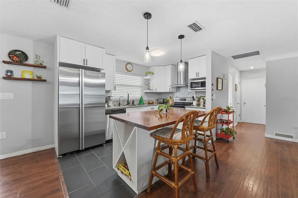 5911 36th Avenue N St Petersburg FL 33710