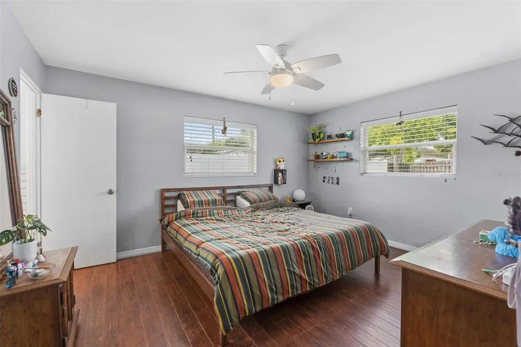 5911 36th Avenue N St Petersburg FL 33710