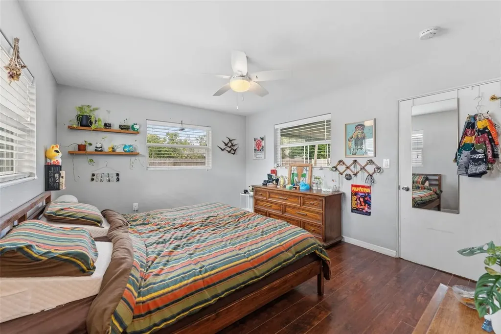 5911 36th Avenue N St Petersburg FL 33710