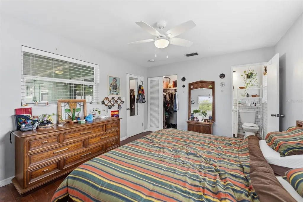 5911 36th Avenue N St Petersburg FL 33710