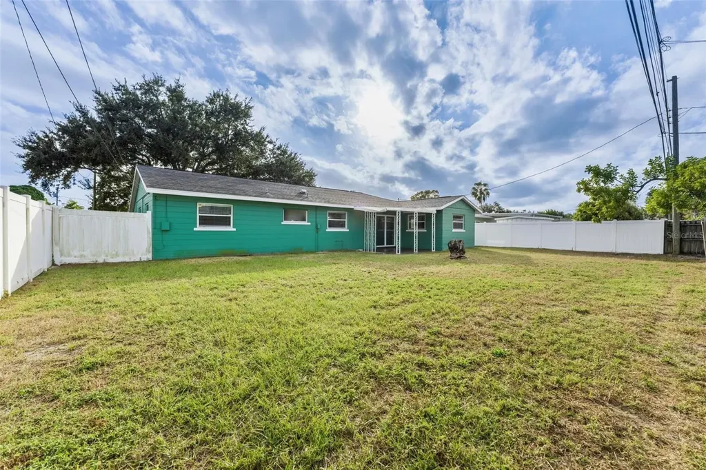 5911 36th Avenue N St Petersburg FL 33710