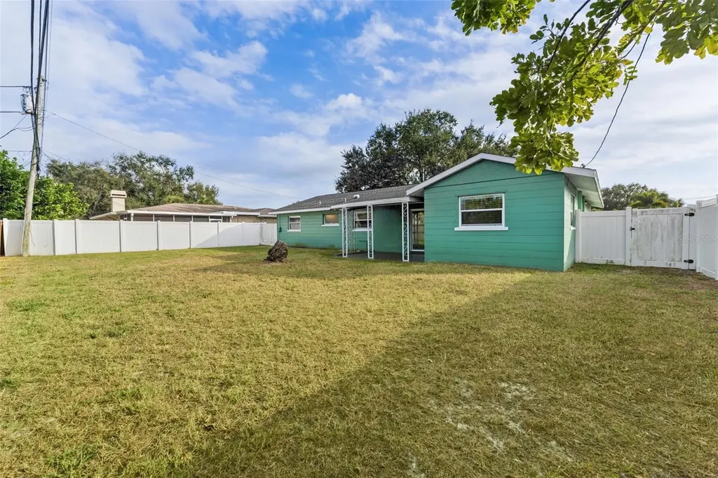 5911 36th Avenue N St Petersburg FL 33710