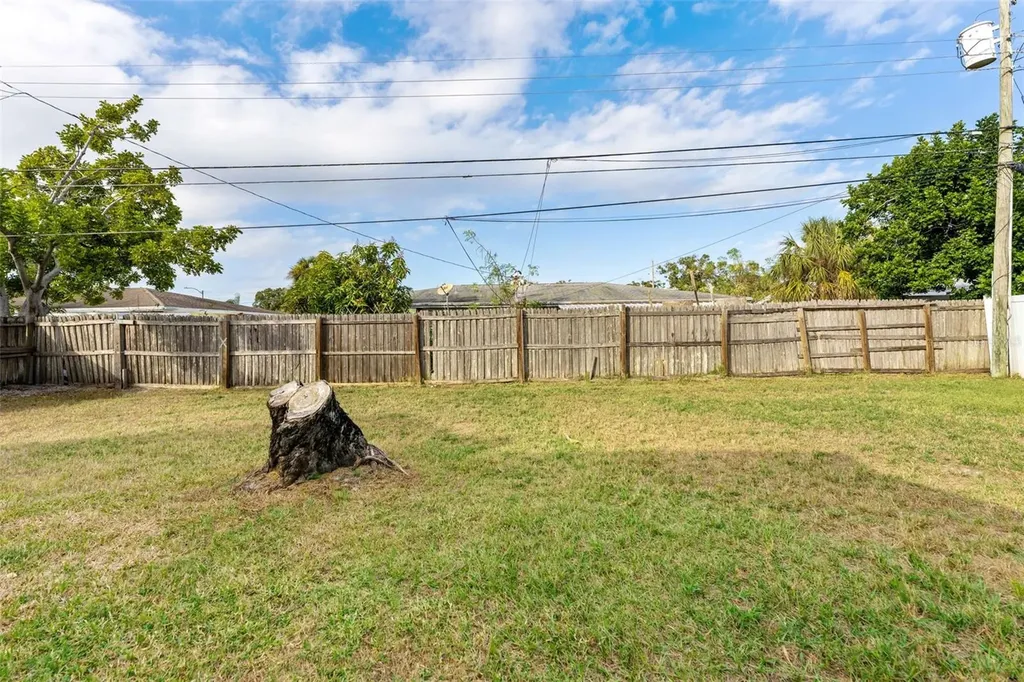 5911 36th Avenue N St Petersburg FL 33710