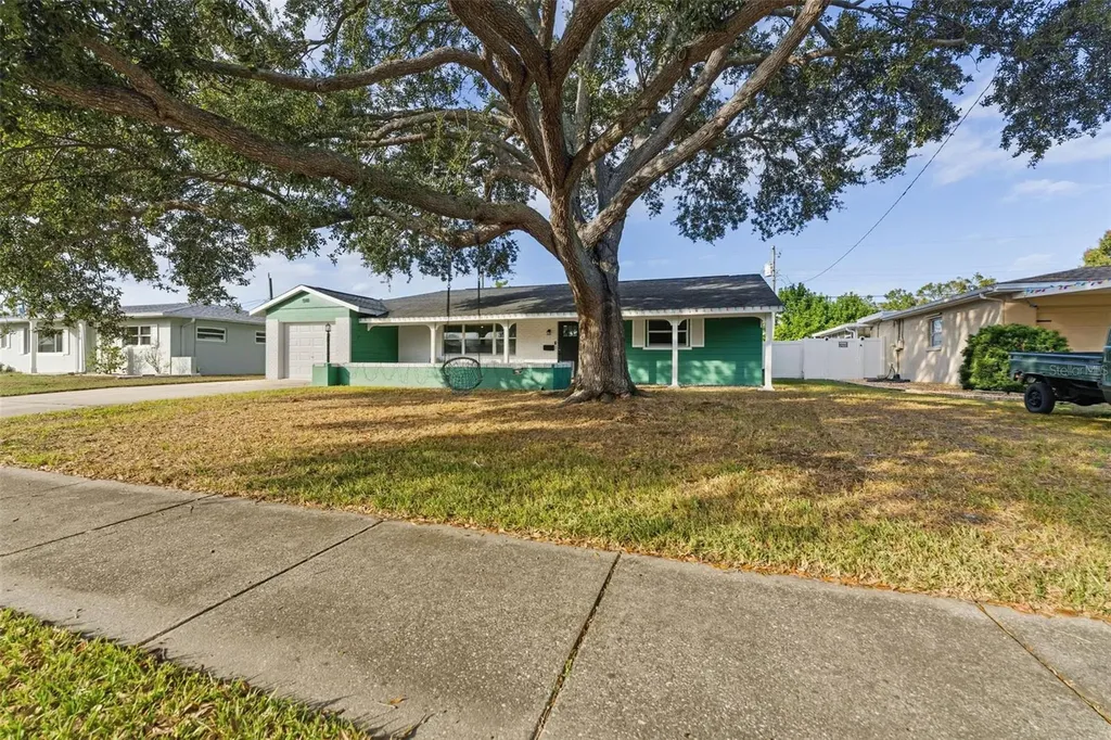5911 36th Avenue N St Petersburg FL 33710