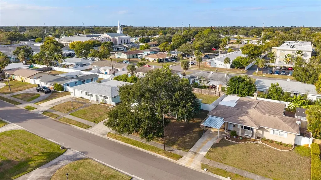 5911 36th Avenue N St Petersburg FL 33710