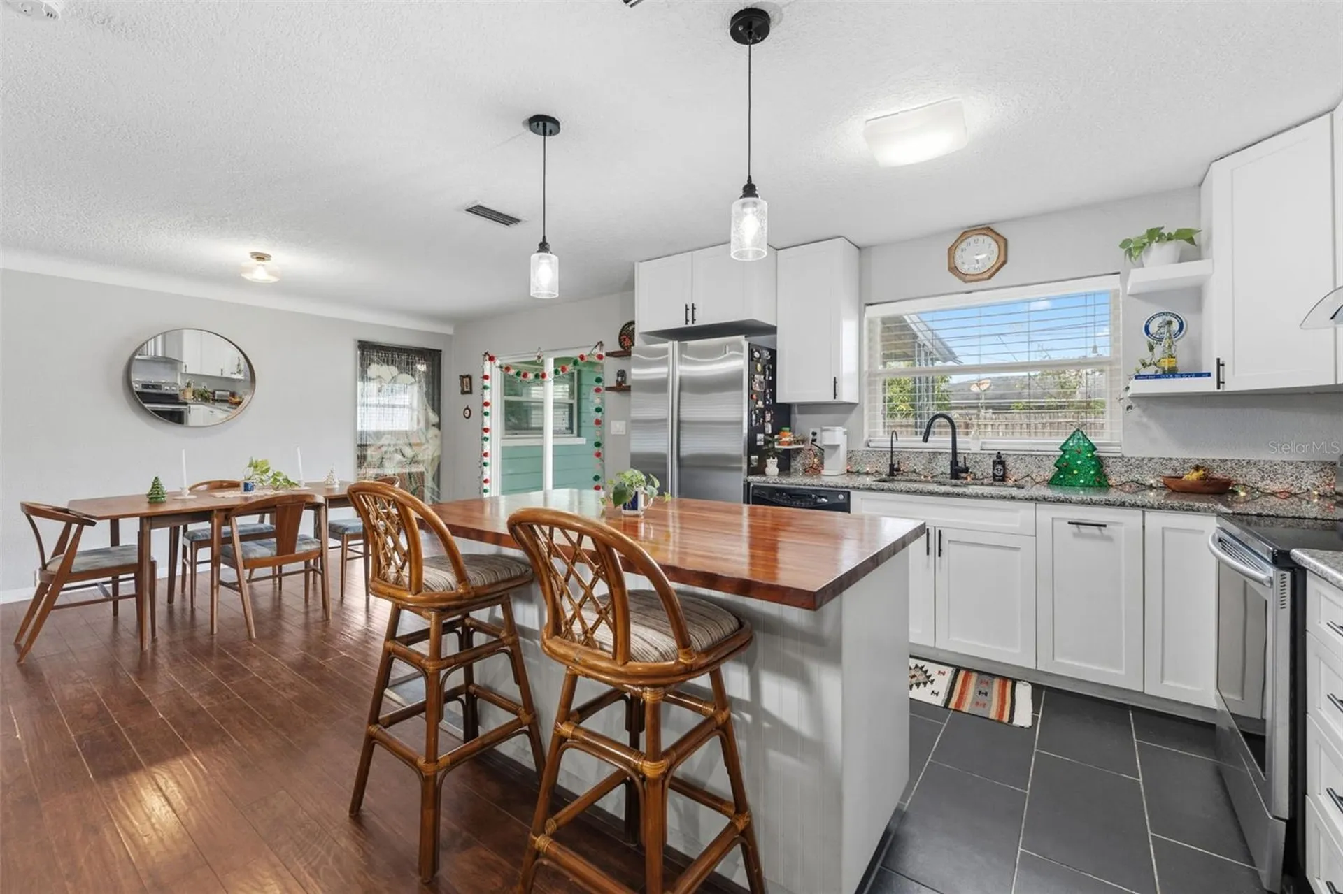 5911 36th Avenue N St Petersburg FL 33710