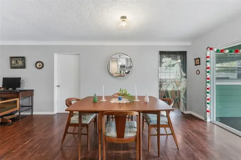 5911 36th Avenue N St Petersburg FL 33710